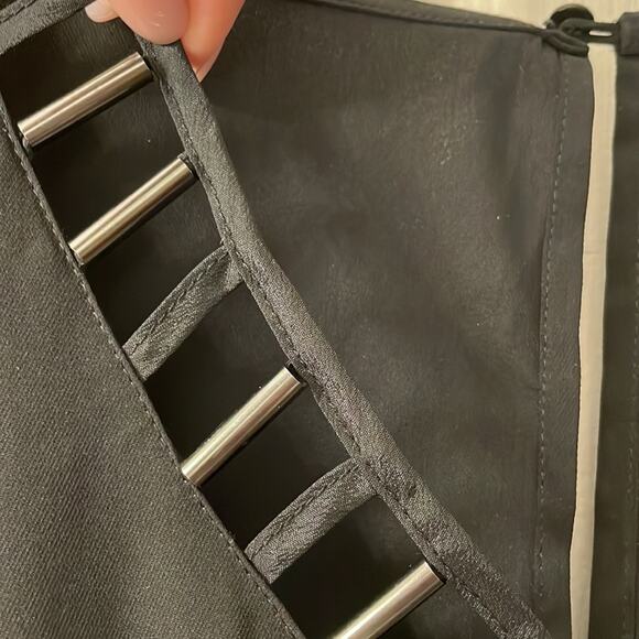 Mustard Seed Black Long sleeve Caged V-Neck Double pocket shorts romper size L - Picture 3 of 12